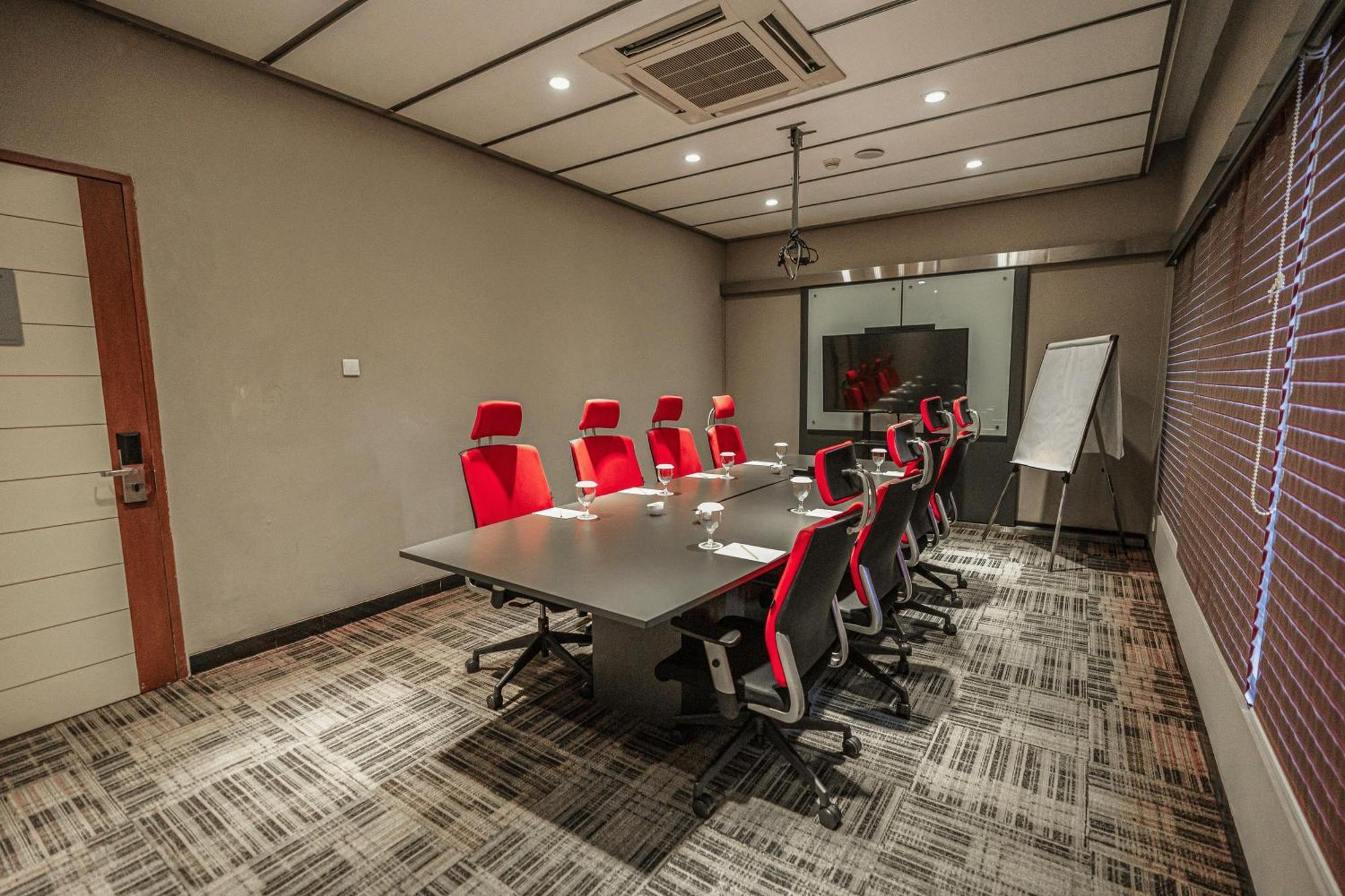 Hotel Kimaya Slipi Jakarta By Harris Экстерьер фото